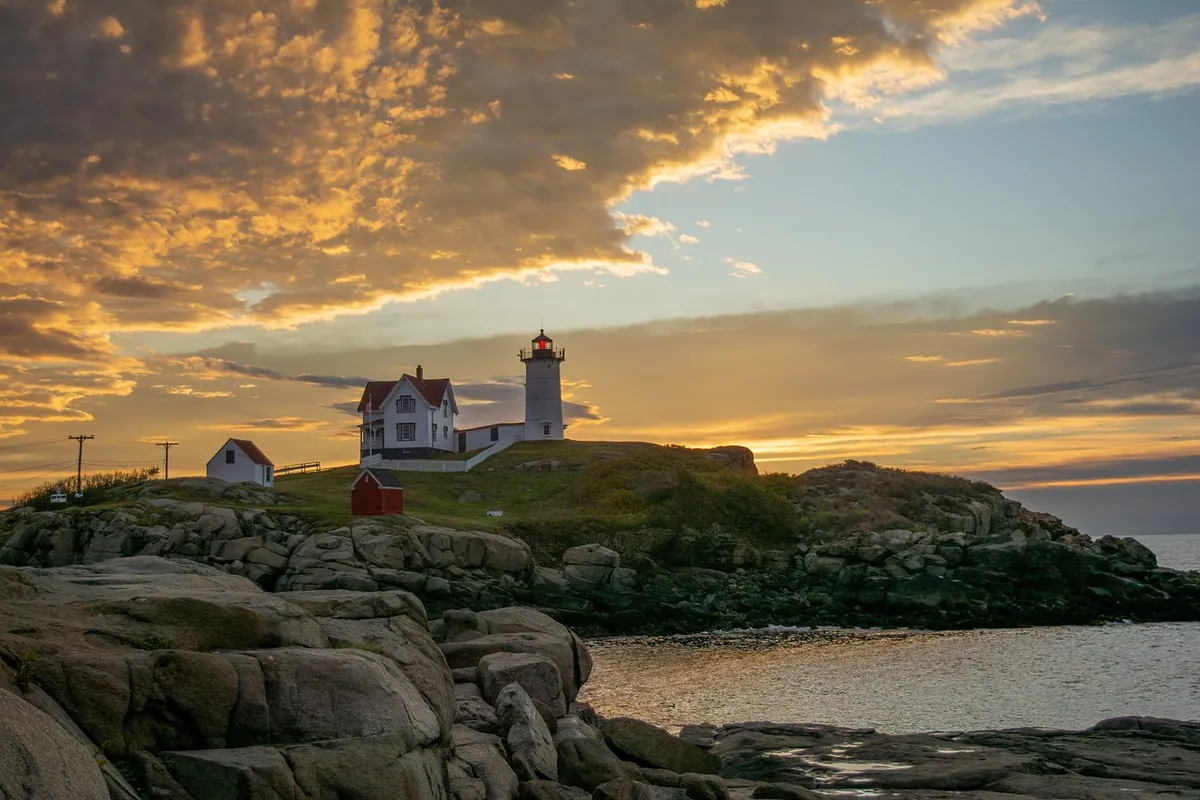 lighthouse, nature, sunrise, goldenlight, nubble, maine, new england, york maine, coast