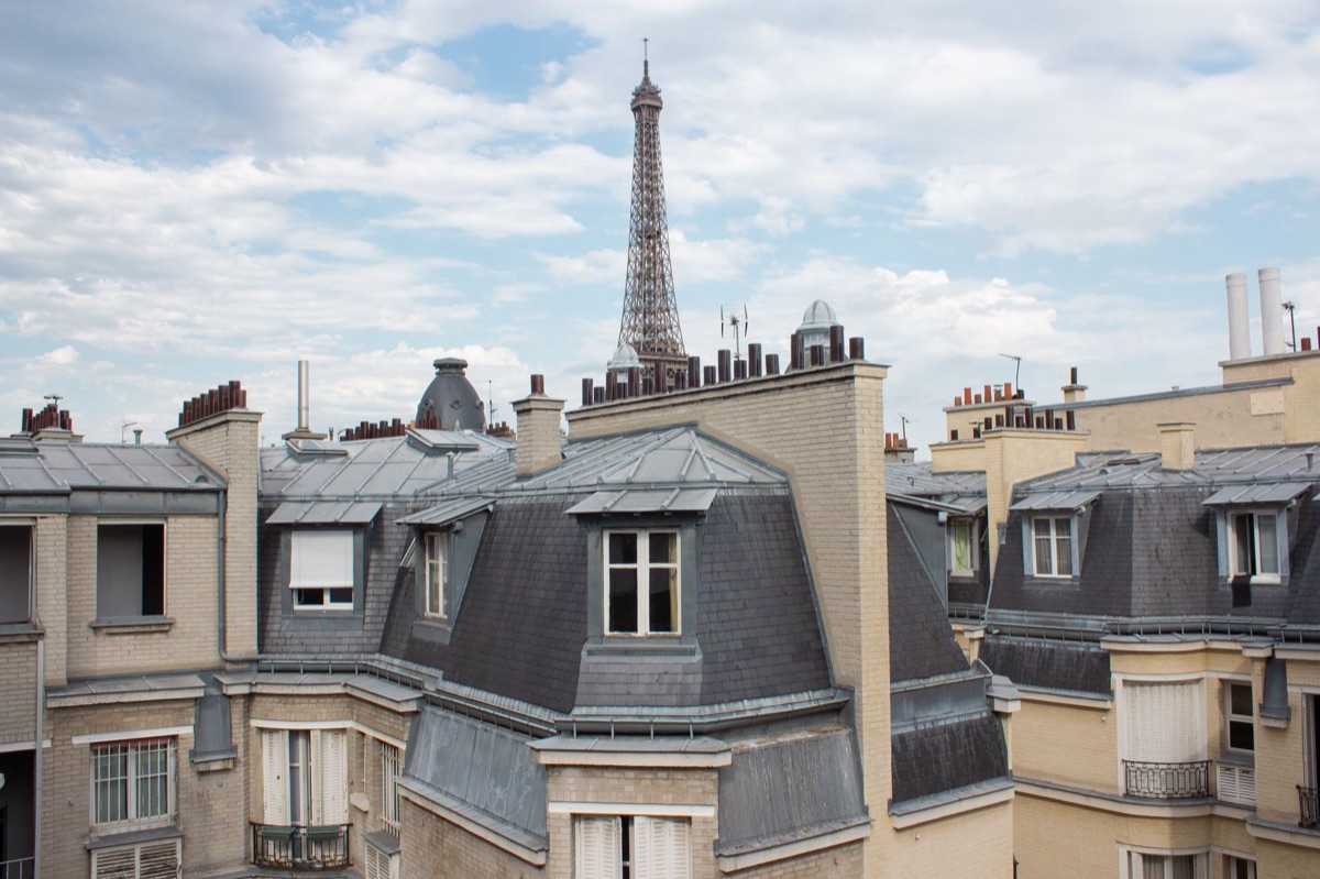 Paris 16th district apartment with nearby cafes and shops