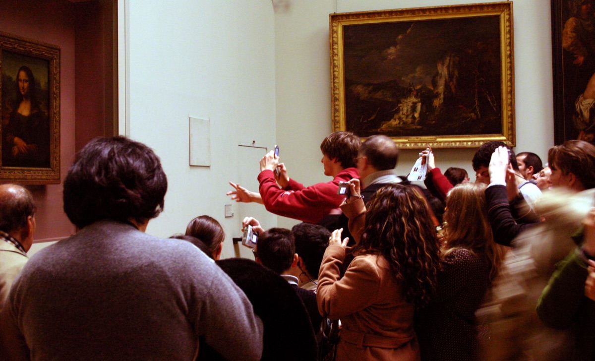 laura de gavotti en museo louvre