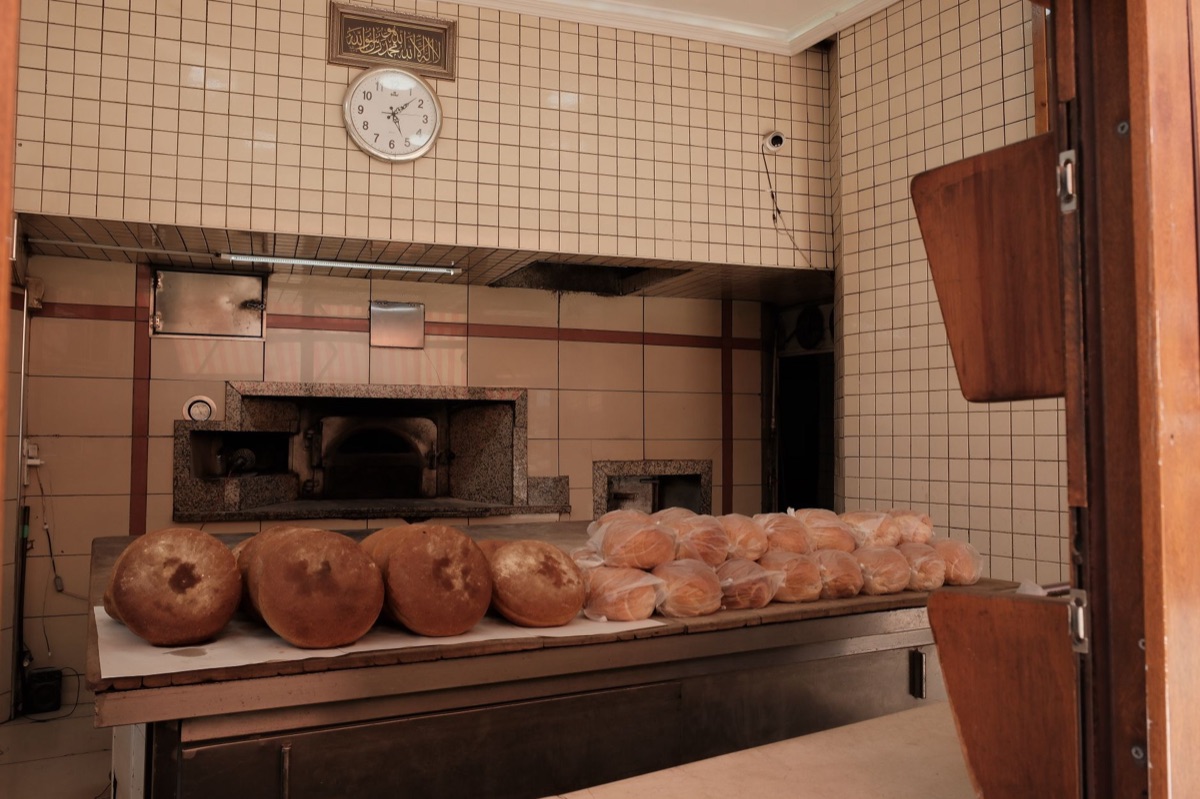 exibição de pão em uma patisserie parisiense