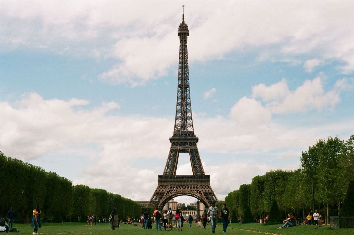 visão da eiffel tower do champ de mars