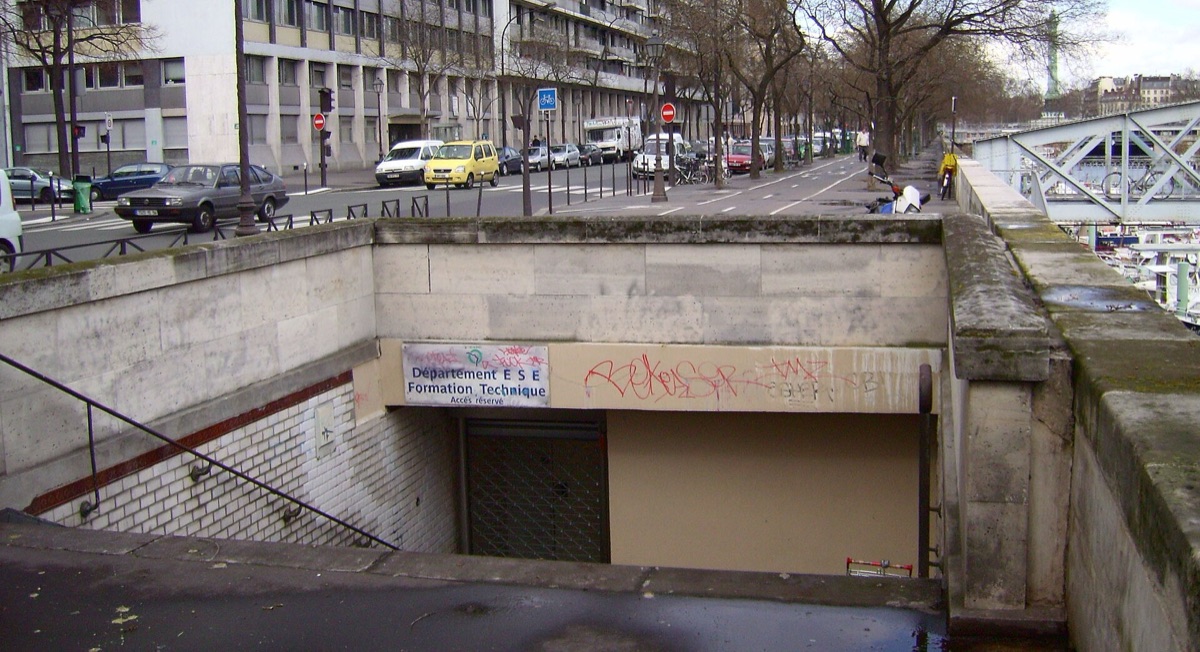 estación metro parís con graffitis