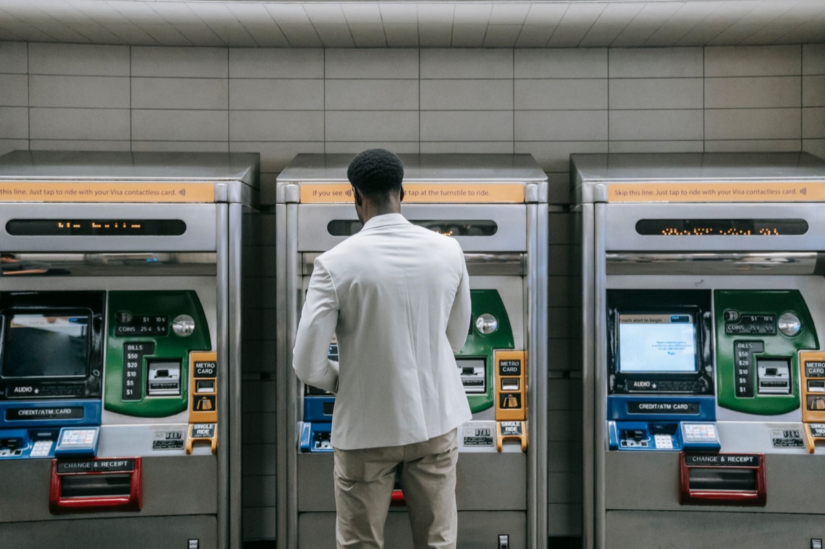 paris metro ticket vending machine