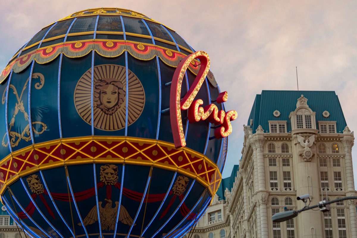 Paris luxury boutique tax refund sign