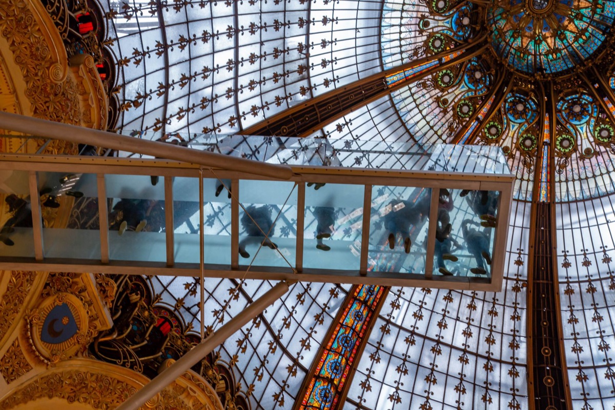 paris shopping mall tax refund counter