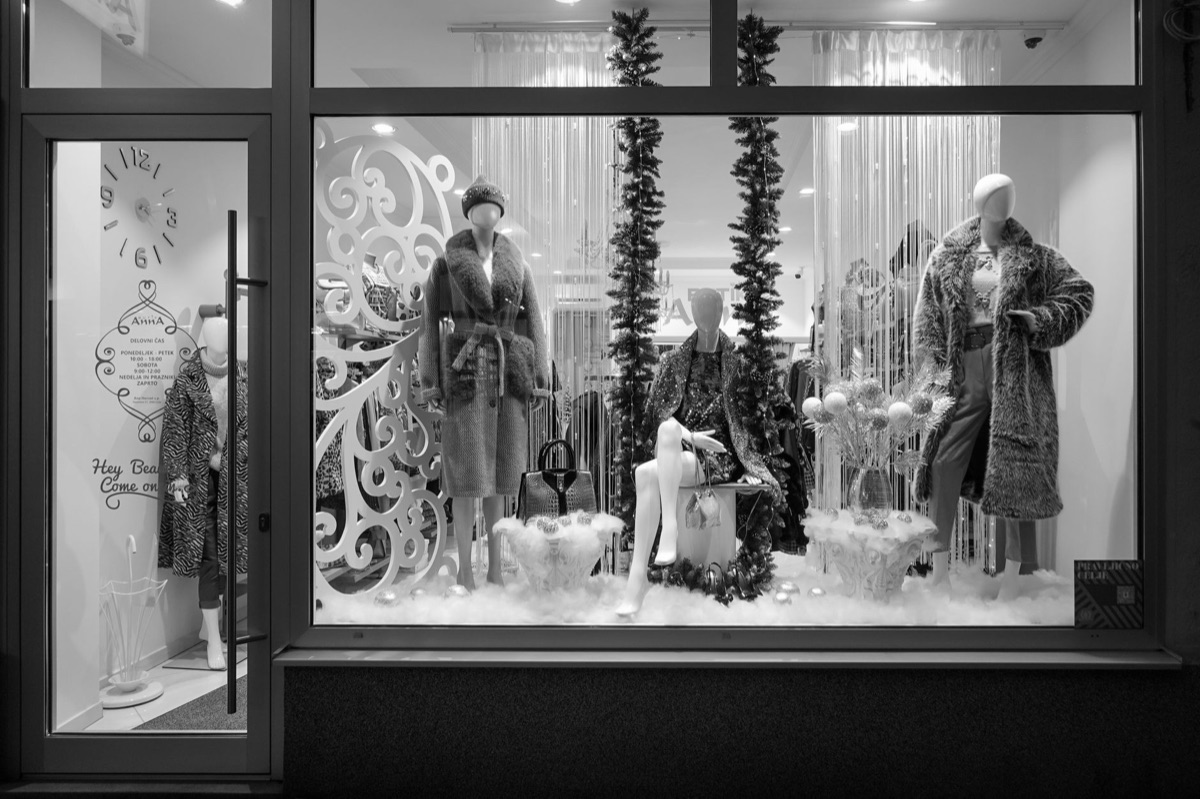 ventana de boutique de lujo