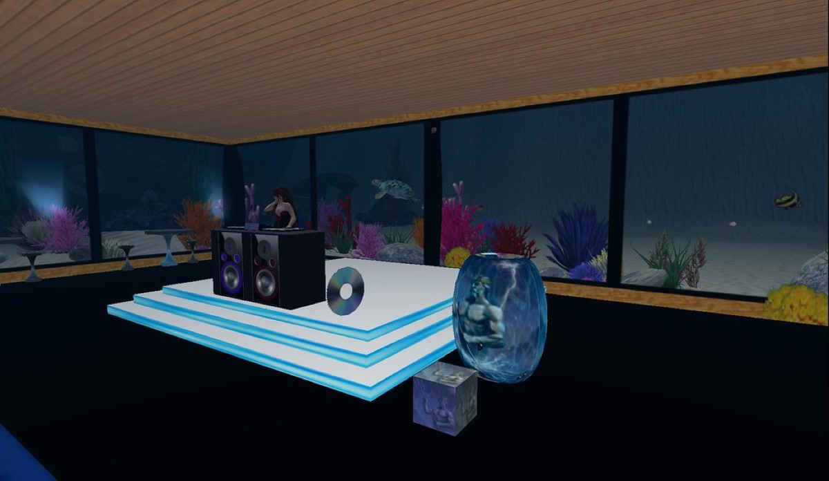 en: DJs mixing at club, fr: DJ mixant dans un club