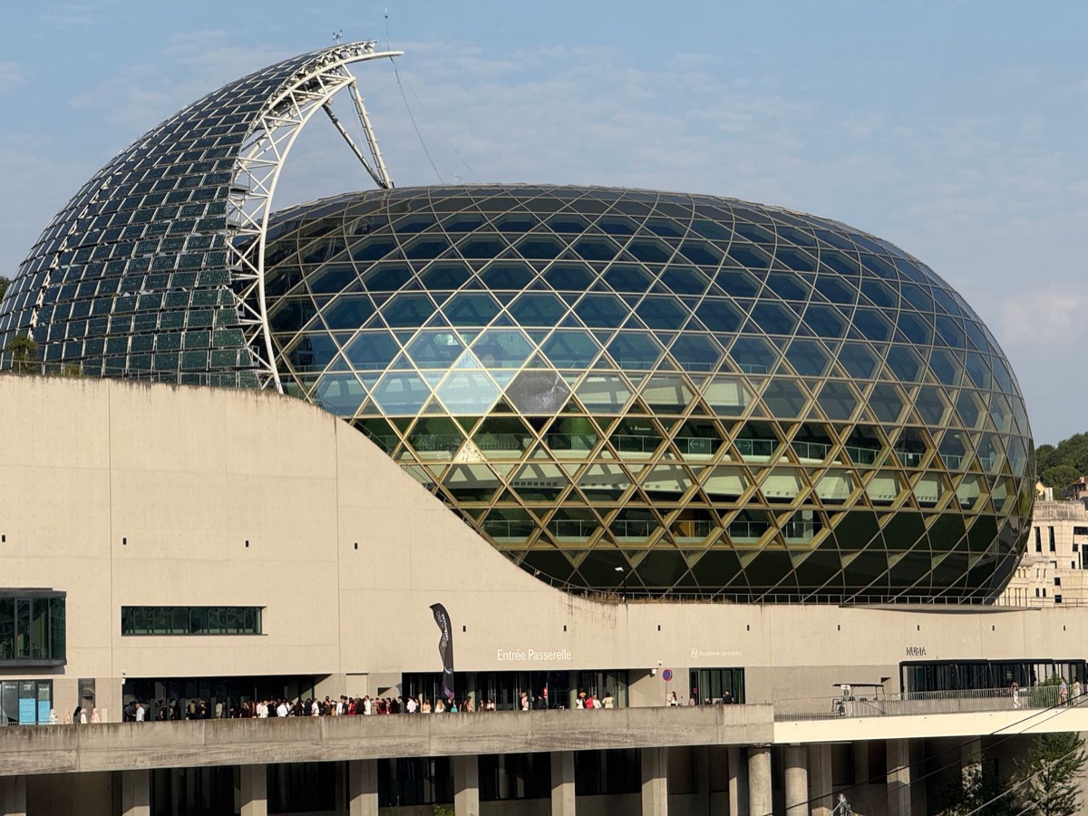 grande halle de la villette esterno