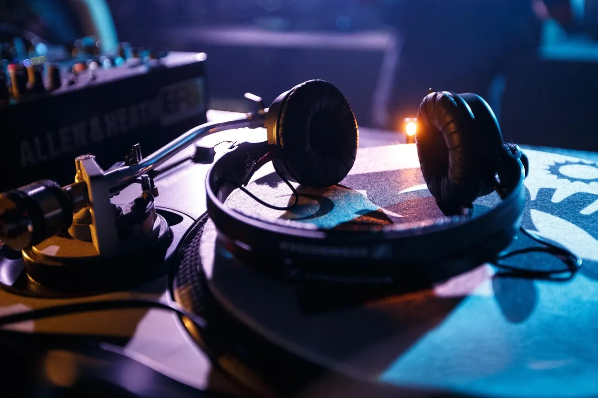 headphones, turntable, dj, audio, sound, music, electronic dance music, dance music, club, headphones, headphones, dj, music, music, music, dance music, club, c