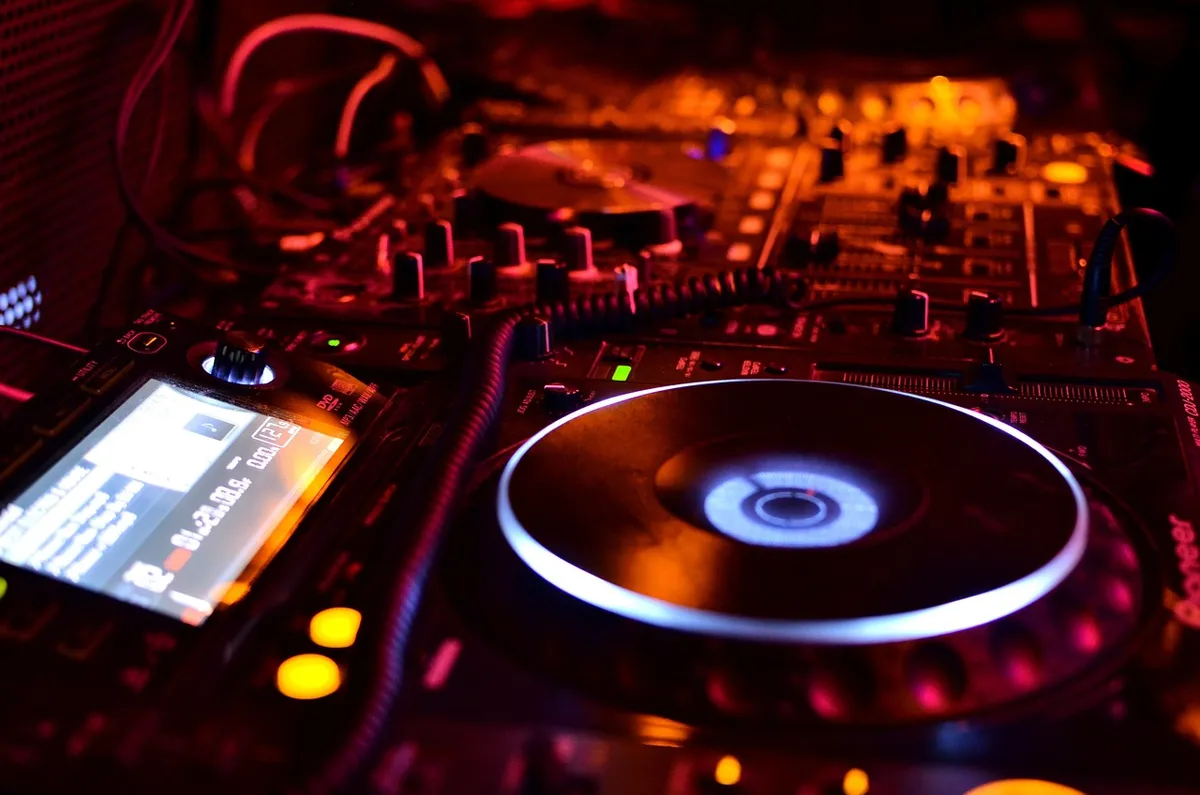 dj, songs, music, disco, equipment, play, dance, electronic, young, tune, track, audio, sound, musical, technology, party, songs, disco, disco, disco, disco, di