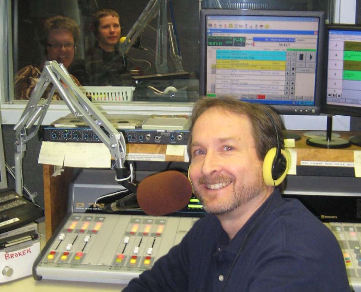 Studio mit Kopfhörern und Mikrofon