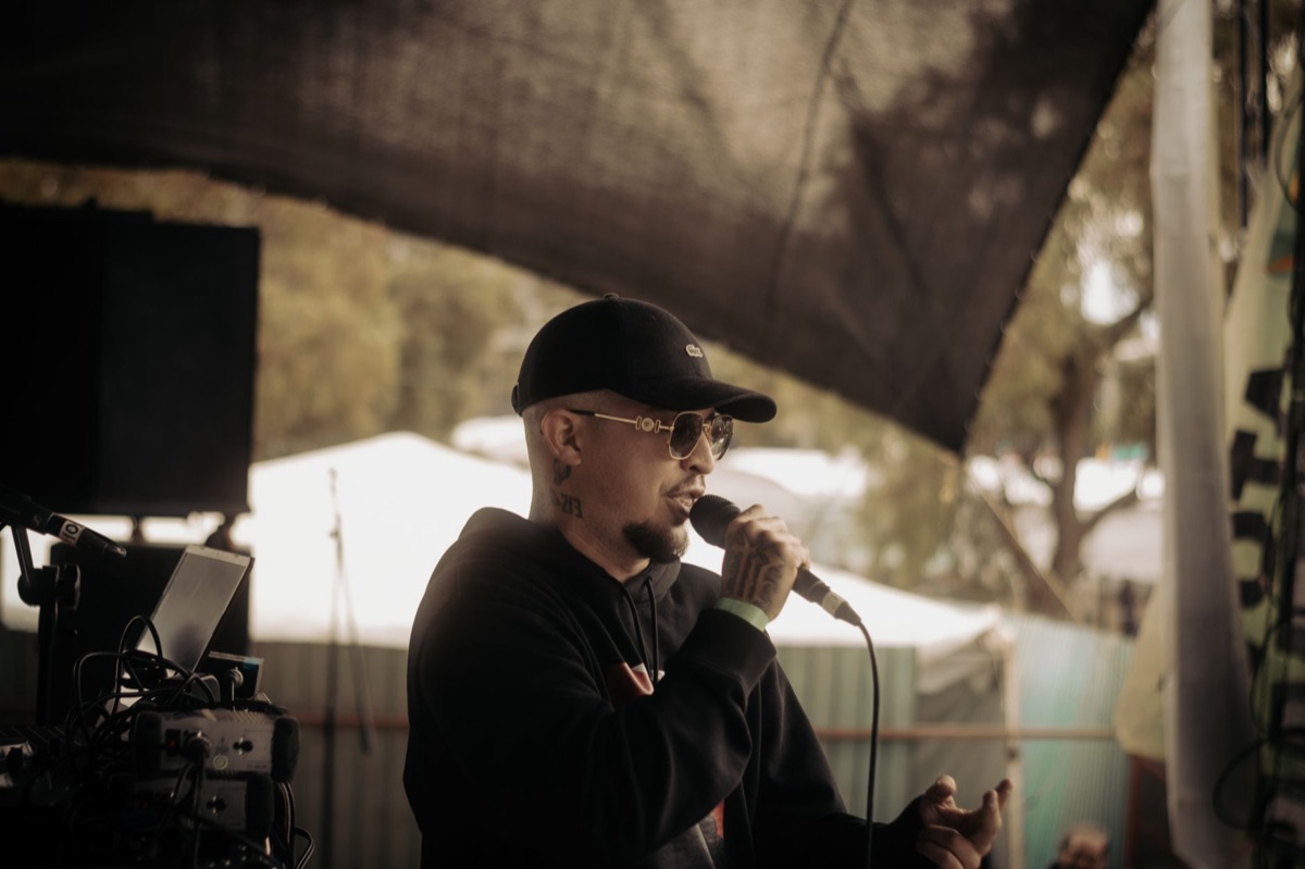 hip hop artist performing in 90s